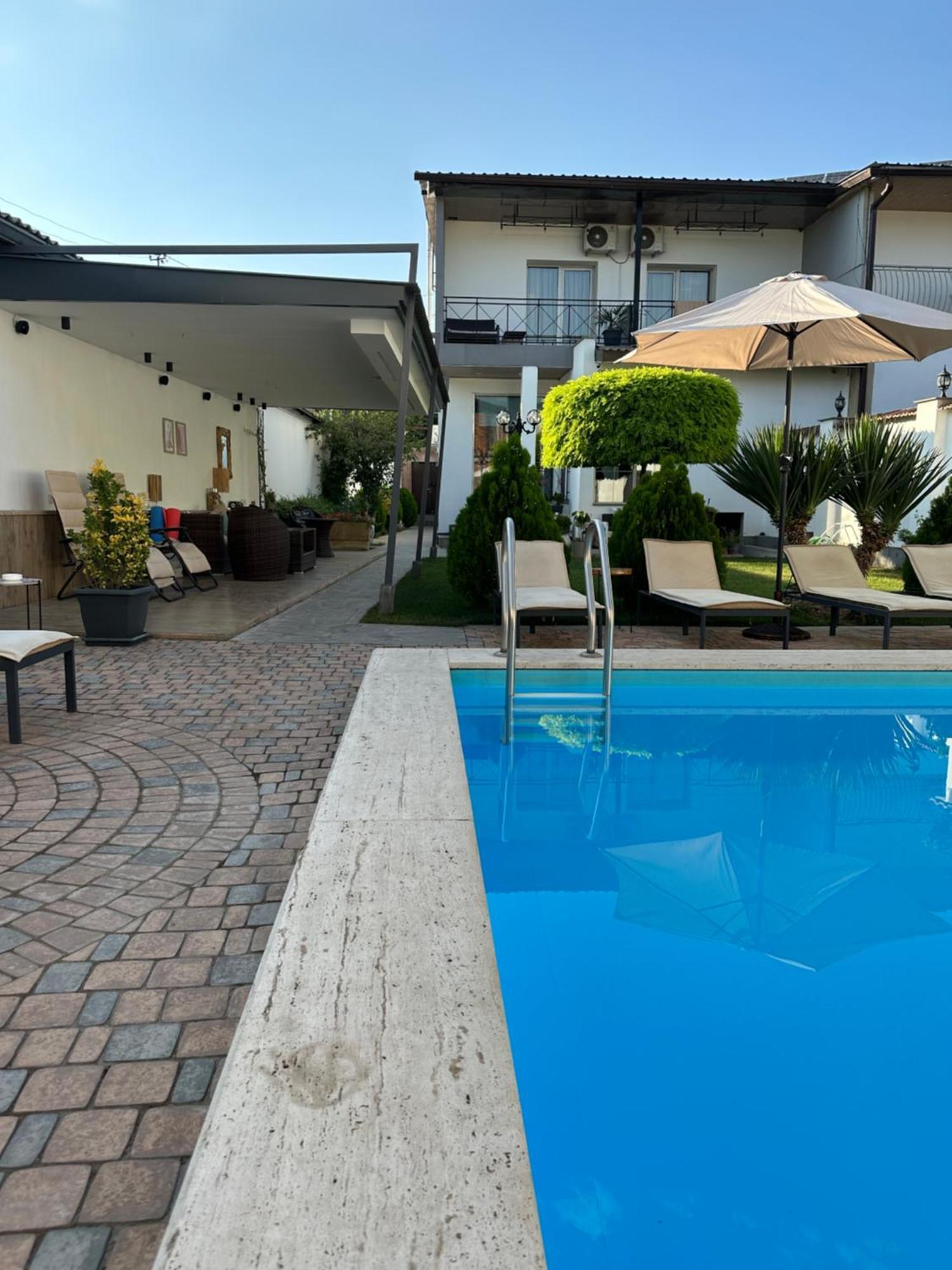 Garden Lounge Hotel エレバン エクステリア 写真