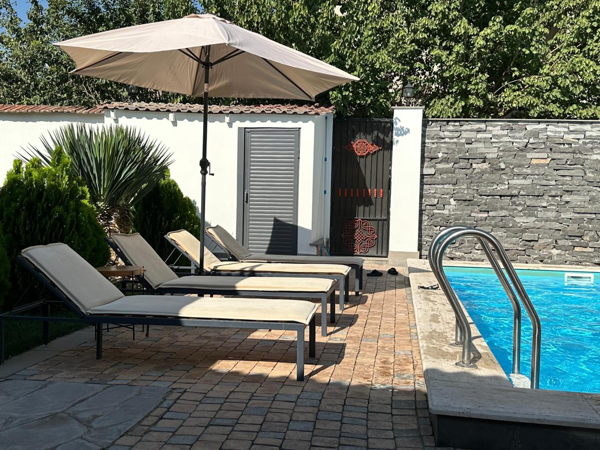 Garden Lounge Hotel エレバン エクステリア 写真